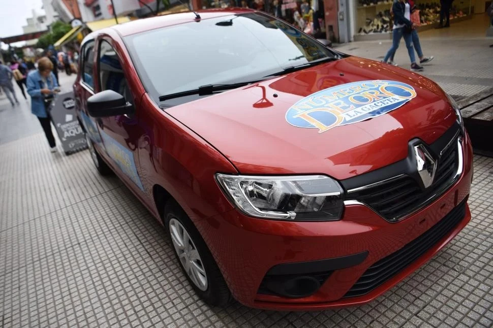 EL GRAN PREMIO. El de la foto es el auto que se sorteó en la edición anterior. Ahora, el premio será un espectacular Volkswagen Polo Track 1.6.