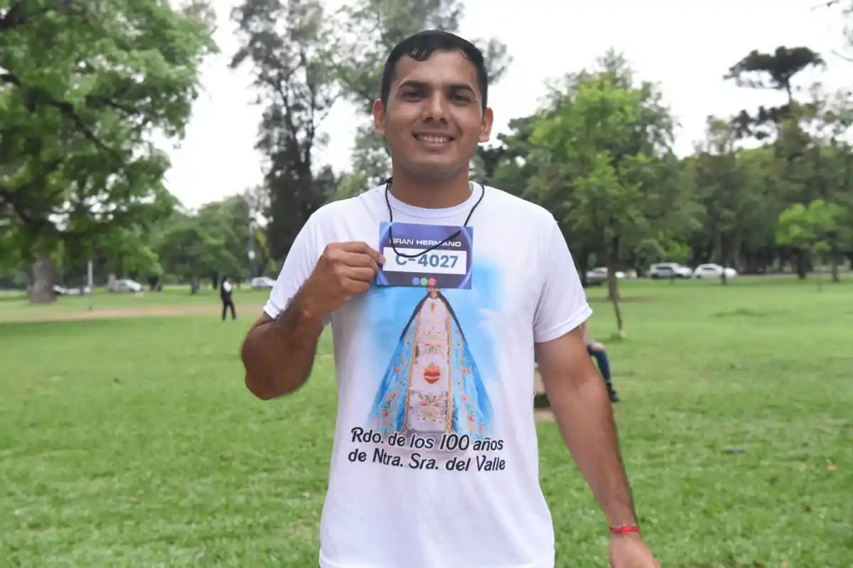 DEVOCIÓN. La remera con la que Maxi quiso demostrar su fe y llamar la atención.