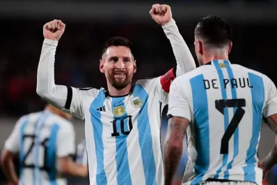 El divertido cruce entre Messi y un pequeño fanático que le enseñó un festejo de gol: “Estás loco”