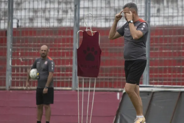 El equipo que tendría pensando Diego Flores para enfrentar a Güemes de Santiago del Estero