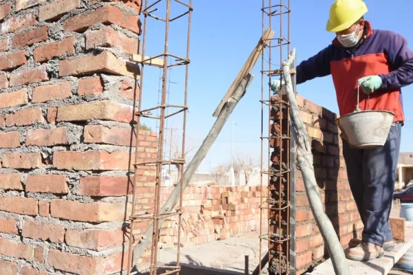 Cuánto cobran un albañil, un electricista y un plomero, por su trabajo, en mayo 2026