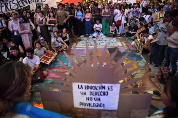 Estudiantes y docentes de la UNT harán un Festivalazo Artístico en la plaza Independencia