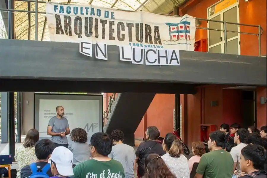 CLASES PÚBLICAS. La Facultad de Arquitectura hizo clases públicas en la Quinta Agronómica. / INSTAGRAM @arquitecturaunt