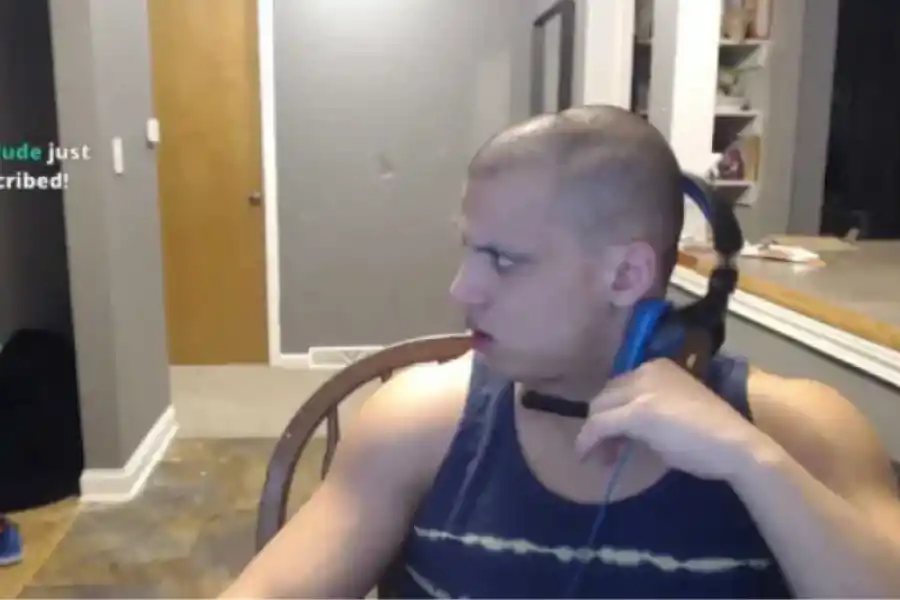 MÁS PRUEBAS. Otro streamer notó que le pasaba lo mismo en la zona de los auriculares. / CAPTURA DE PANTALLA.