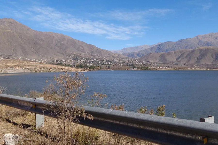 Se construyen barrios privados en tierra fiscal en El Mollar