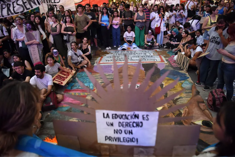 SERÁ EN LA PLAZA INDEPENDENCIA. La convocatoria está siendo realizada por asambleas estudiantiles y docentes de la UNT. / ARCHIVO LA GACETA.