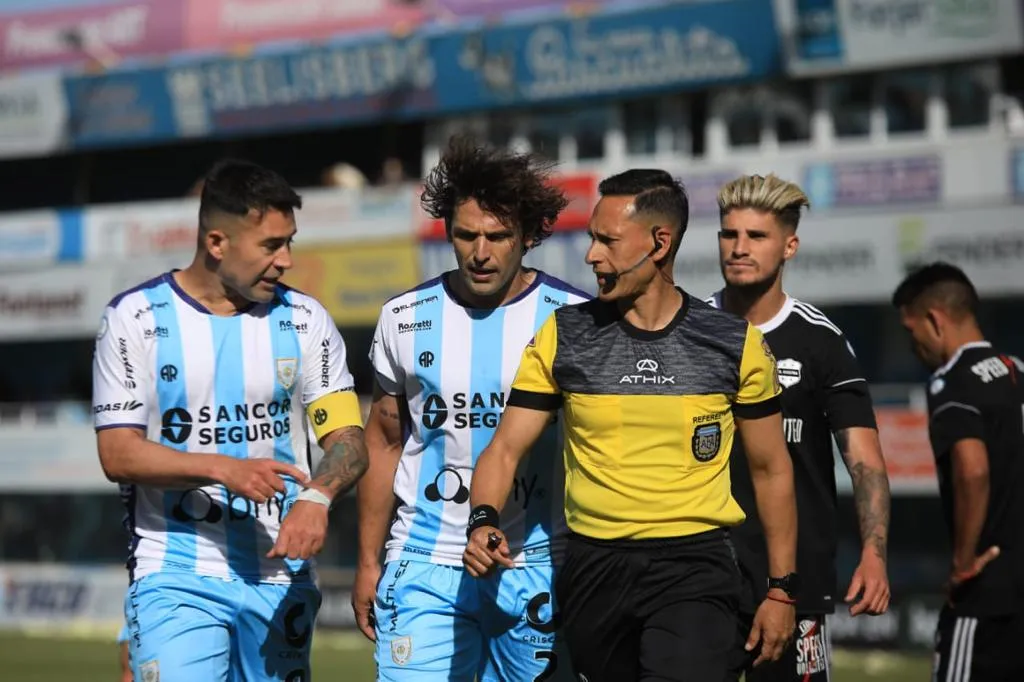 POLÉMICO. Adrián Franklin, debido a sus malas actuaciones, quedó en el ojo de la tormenta por varios clubes del ascenso.