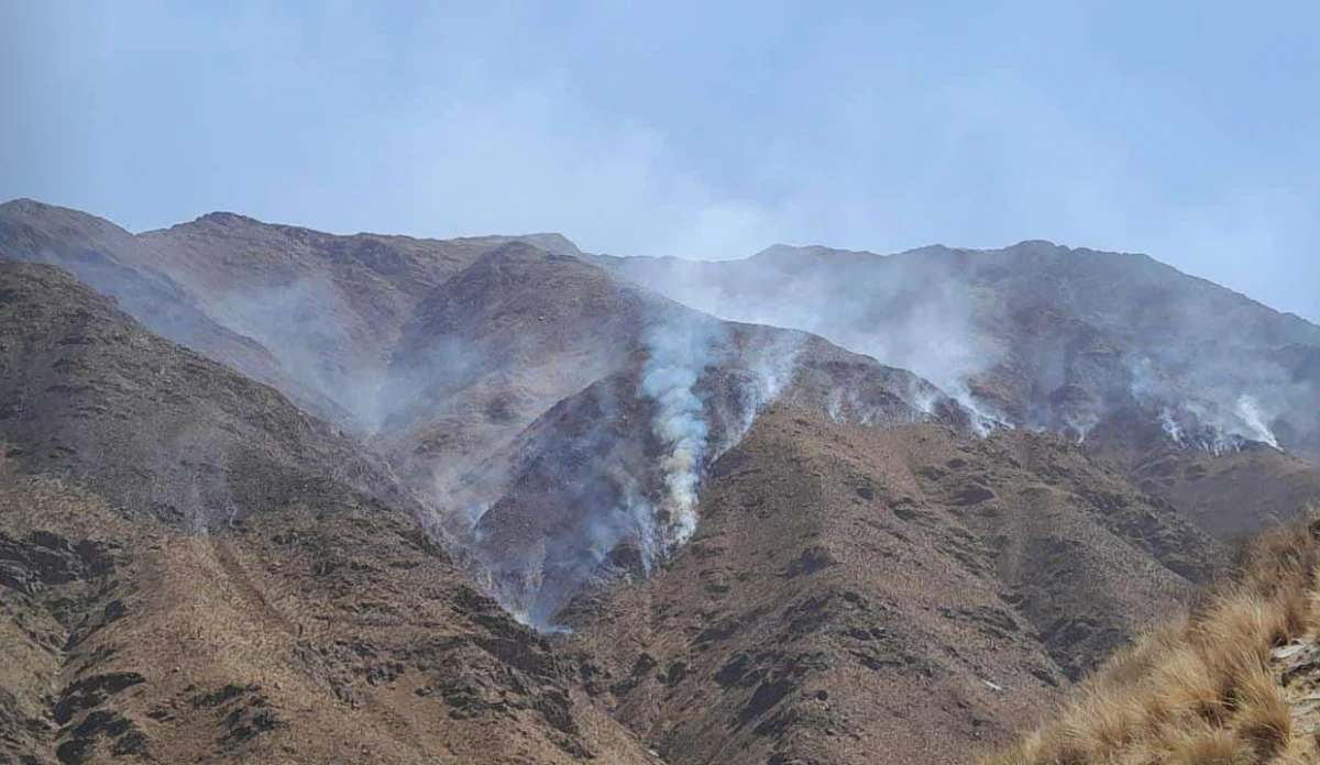 MÁXIMA PREOCUPACIÓN. Se registra un incendio en el Cerro Quilmes. 