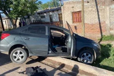 Tiene 15 años, robó un auto y lo detuvieron  porque se cayó a una zanja mientras escapaba
