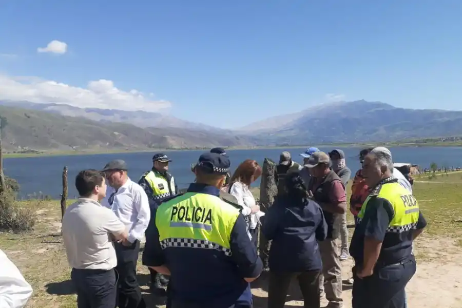 Se construyen barrios privados en tierra fiscal en El Mollar