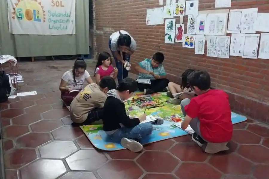 El MPF entregó insumos de computación, librería y juguetes a la Fundación SOL