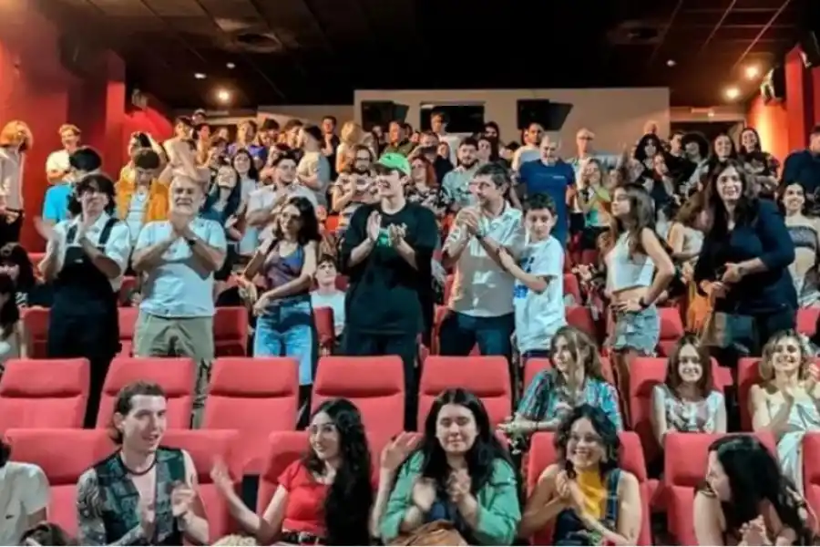 UNA SALA LLENA. La convocatoria del primer estreno en el Cine del Solar hizo que se organice otra función. / CHOCHO PRODUCCIONES.