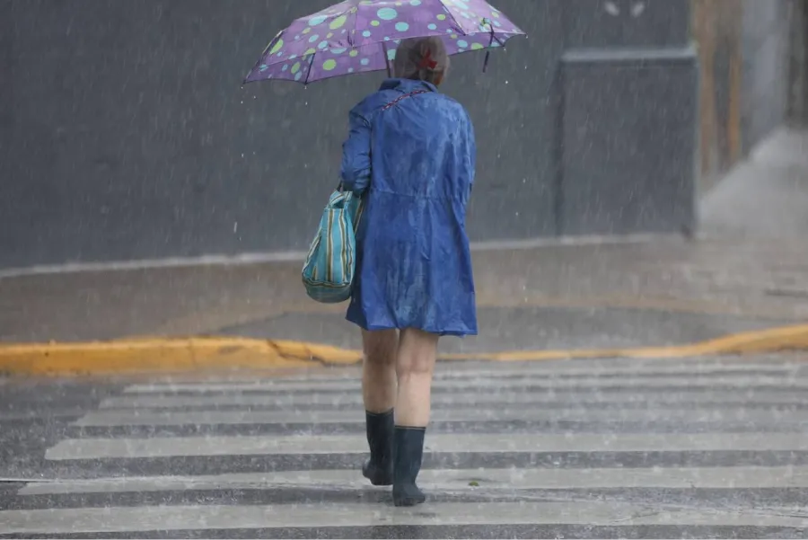 Rige una alerta por tormentas y fuertes vientos en algunas zonas del país