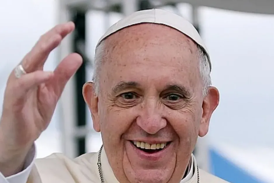 Bendición divina: el Papa recibió camisetas de Atlético Tucumán y San Martín de Tucumán