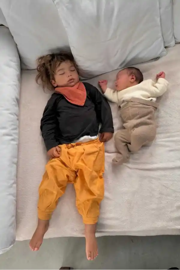 Tao y Bee, los hijos de Calu y Aíto.