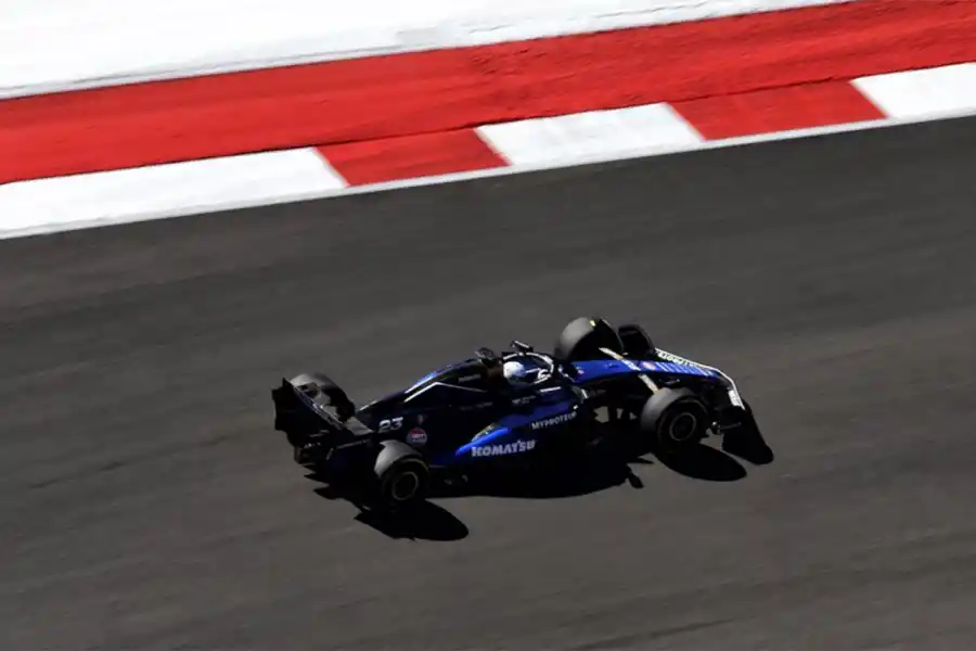 ACCIÓN. Franco Colapinto y el auto N° 43 de Williams tendrán hoy las dos primeras tandas de entrenamientos del GP de Las Vegas.