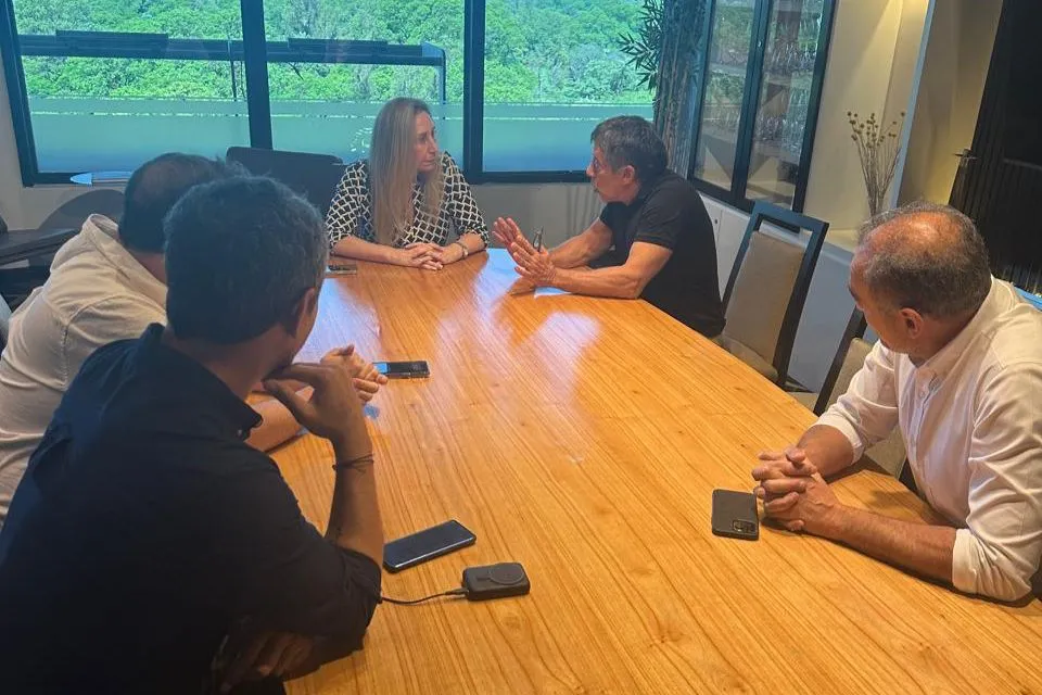 ALIANZA. Ricardo Bussi junto a Karina Milei y Martín Menem. 