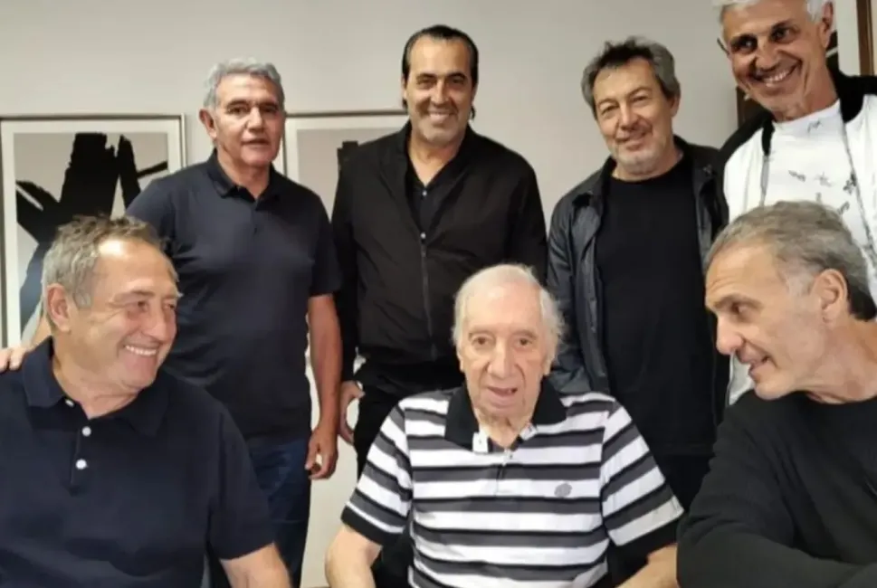 Las imágenes del emotivo reencuentro entre Carlos Bilardo y los campeones del mundo con la Selección