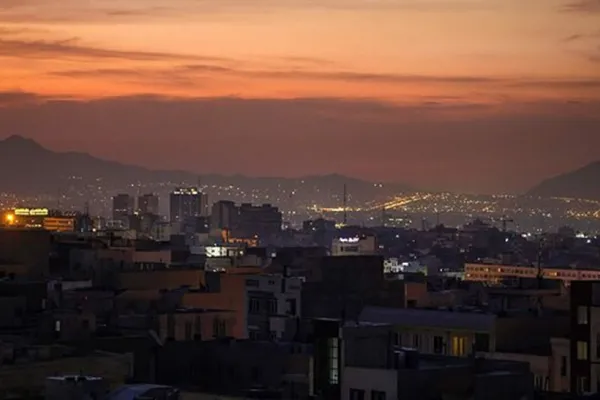Imagen del amanecer en Teherán tras los ataques israelíes de esta madrugada.AFP