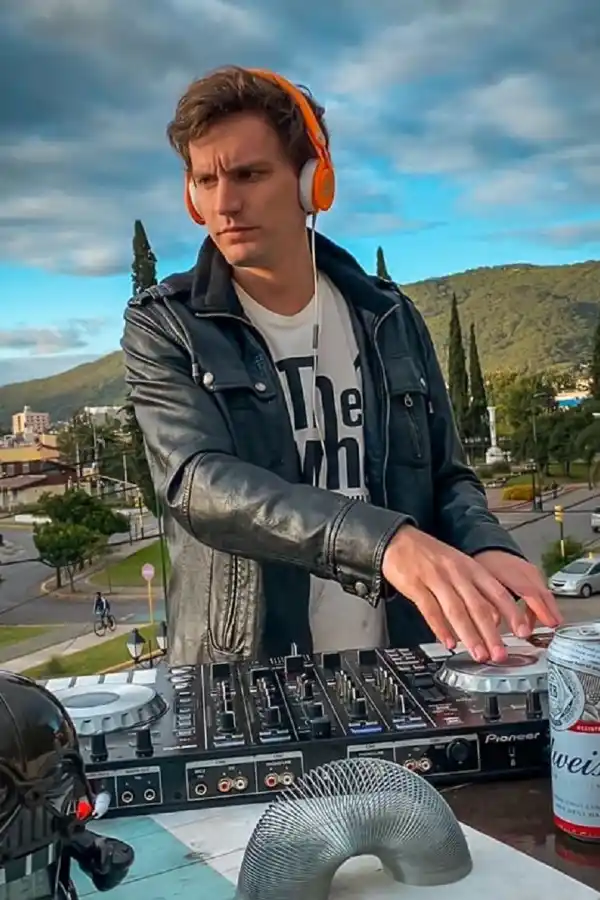 Andy Klix, el DJ que transformó su pasión en una carrera vibrante