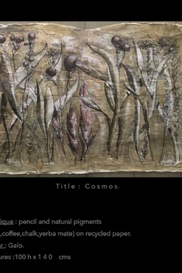 El artista que transforma desechos en arte y expone en el lugar donde iba Borges