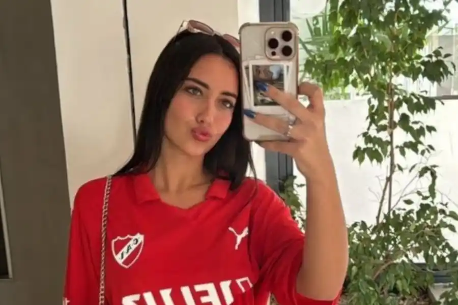 Quién es la fanática que estuvo en el yate con los jugadores de Independiente