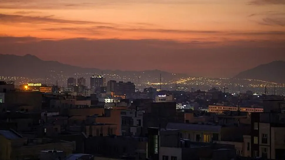 Imagen del amanecer en Teherán tras los ataques israelíes de esta madrugada.AFP