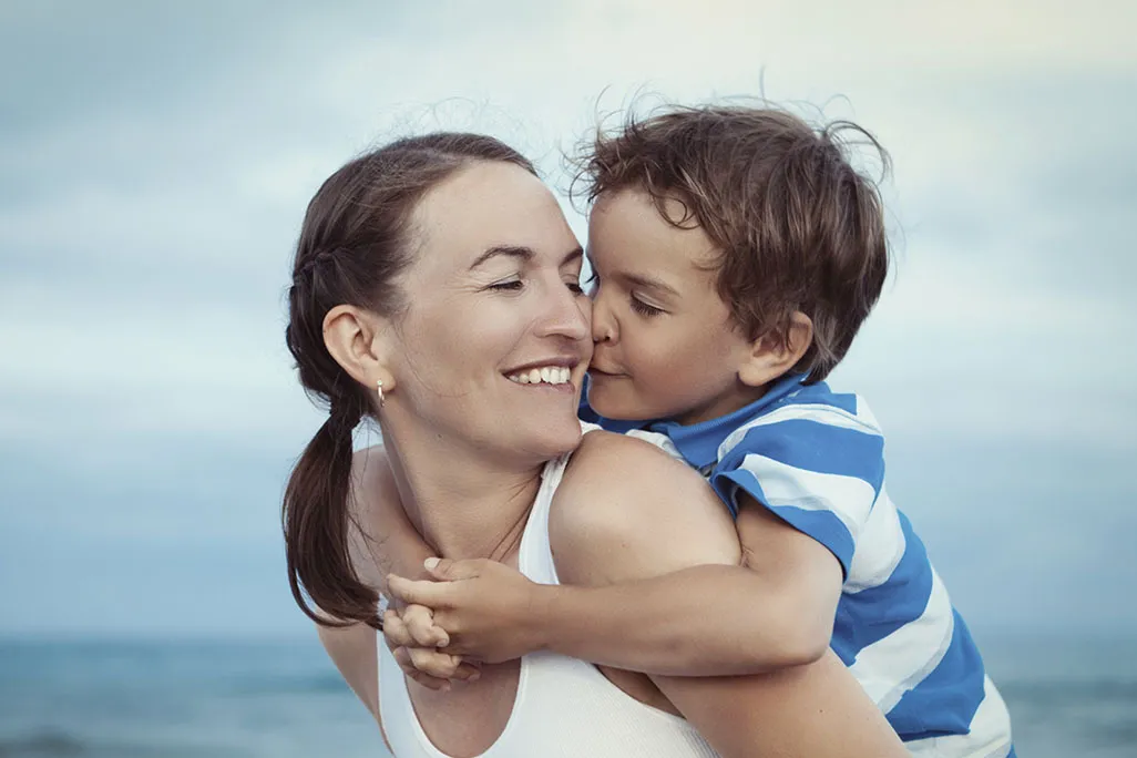 Los hijos mayores, ¿son la versión masculina de sus madres?