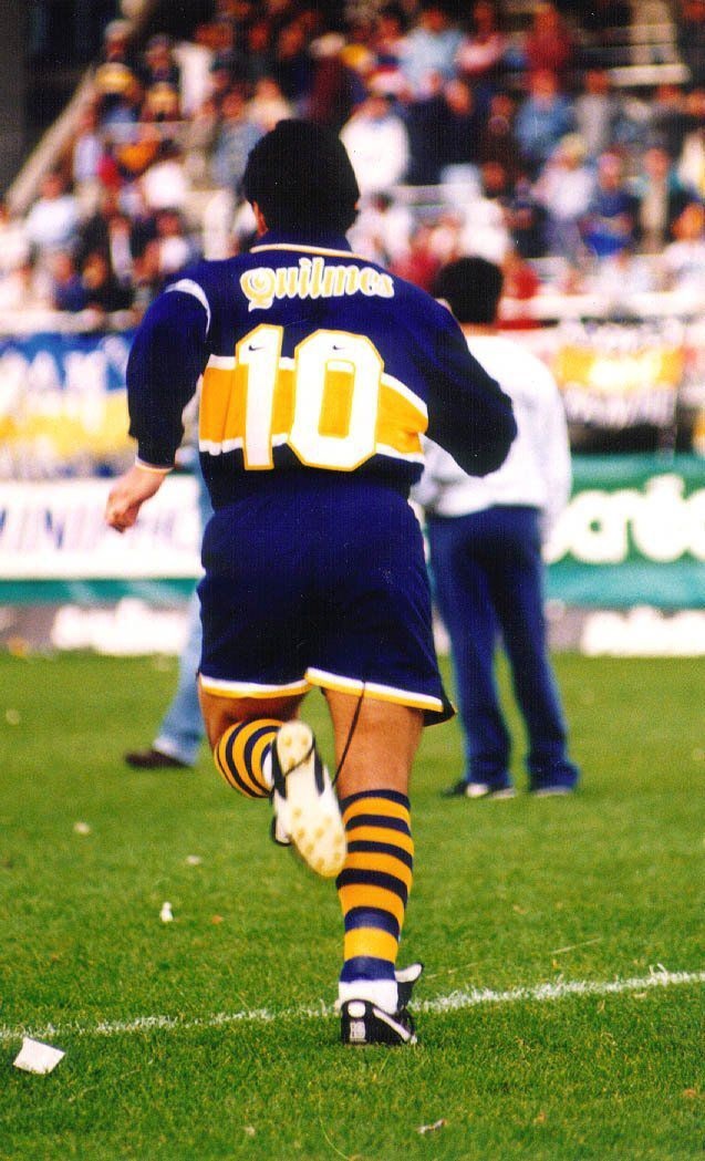 NÚMERO ICÓNICO. Diego jugando su último partido con la camiseta “10”.