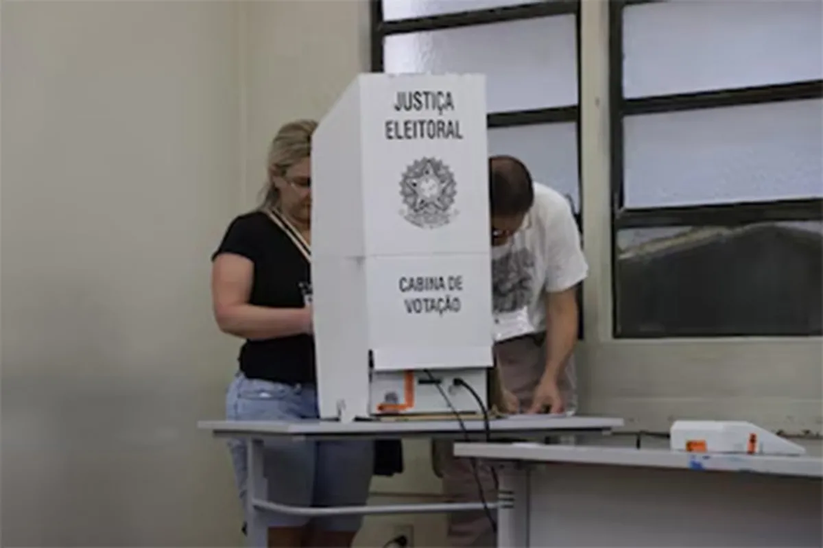 La segunda vuelta de comicios municipales en Brasil, nuevo test para Lula y Bolsonaro