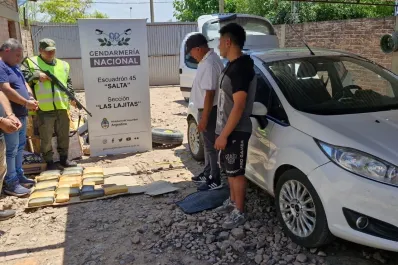 Extraen más de 24 kilos de cocaína del tanque de combustible de un auto que se dirigía a Tucumán