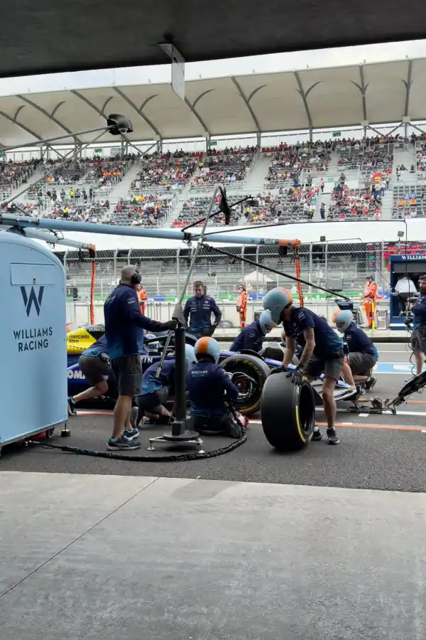 Colapinto, una montaña rusa de emociones por un auto que no responde