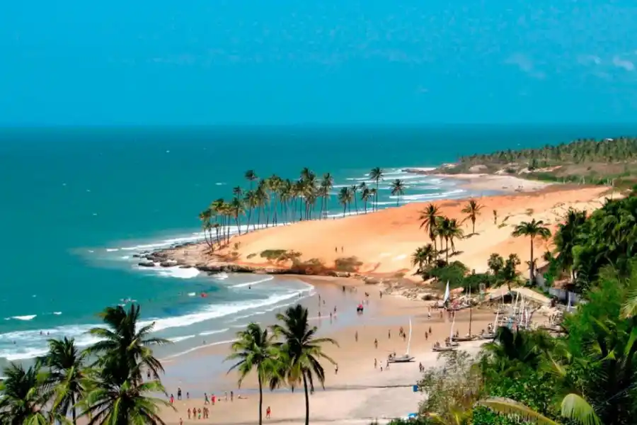 AGUA CÁLIDA Y PLAYAS TRANQUILAS. Muchos destinos ubicados en la isla de Florianópolis, al sur del vecino país, son un imán para los argentinos.