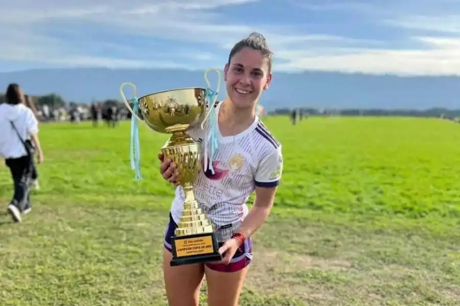 PRECISIÓN. La joven es la goleadora del equipo Messias. “El año pasado hice 36 goles. Este no fue tan bien”, confesó.