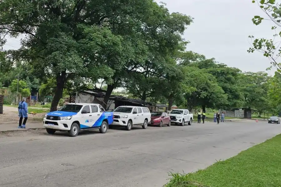 ZONA DE DISPUTA. En los últimos años, esa zona de la avenida Francisco de Aguirre fue tomada para la instalación de gomerías, verdulerías y lavaderos de autos en terrenos fiscales.