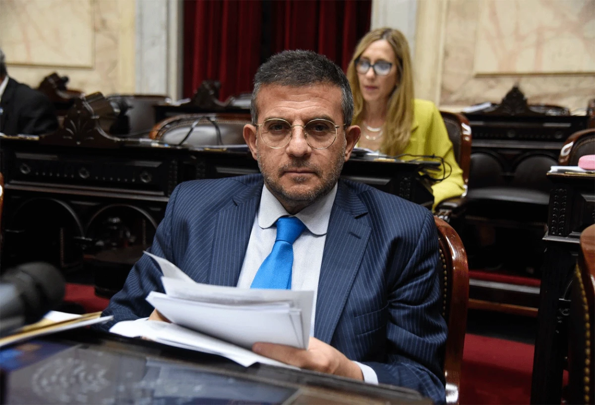 EN LA BANCA. Carlos Cisneros, diputado nacional de Unión por la Patria y referente bancario.