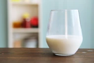 Los alimentos que nunca deberías comer crudos, según los especialistas en nutrición