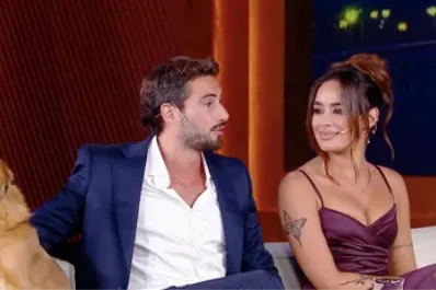 Nico Occhiato se quedó sin camisa en el living de Susana Gimenez: “Ay, sacate a ver”