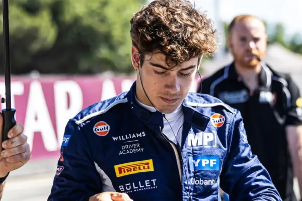 Franco Colapinto fue sancionado por colisionar con Liam Lawson, el piloto de Red Bull Racing.