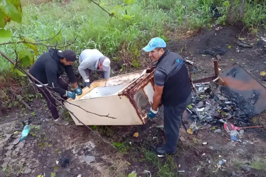Las autoridades de las comunas no saben qué hacer con la chatarra