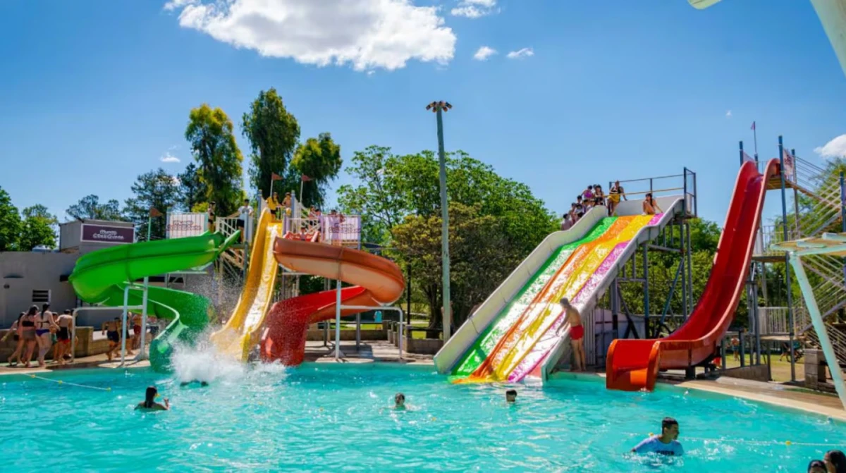 Una niña de 12 años murió ahogada en un parque acuático de Córdoba durante su viaje de egresados