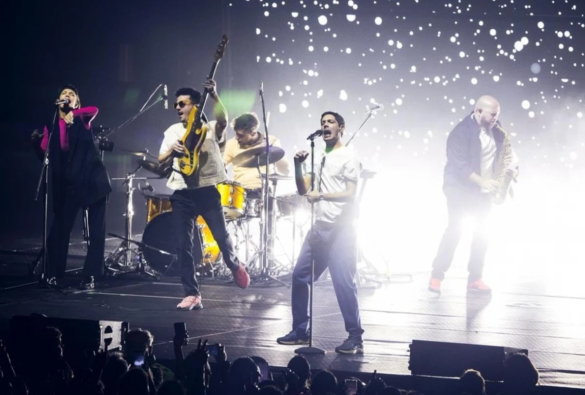 UNICO SHOW. La banda eligió el Club Sportivo Floresta en representación del norte argentino. / INSTAGRAM @elkuelgue