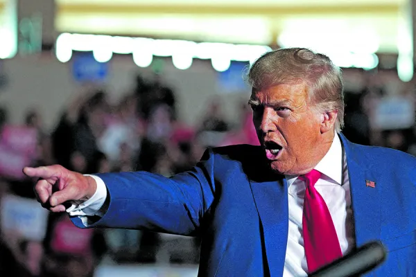 Donald Trump les habla a sus partidarios más recalcitrantes