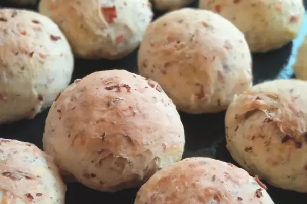 Pancitos saborizados de jamón y queso, una delicia para la merienda