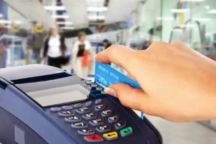 Cuál es el tope para comprar con tarjeta de crédito y evitar controles de AFIP