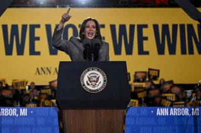Kamala Harris, en papel de fiscal, presenta un “alegato” contra su rival