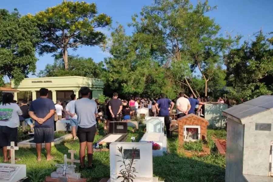 Familiares y amigos de Ayelén piden Justicia y que se detenga al conductor que provocó el accidente.