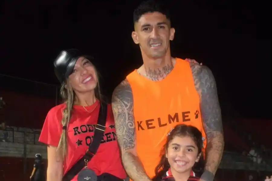 No voy como la esposa de; puteo, grito, canto, filmo y disfruto ver la hinchada, contó la pareja de Pablo Hernández