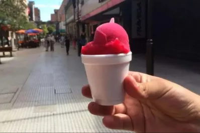 Calor en la ciudad: un vendedor de achilata contó el origen del nombre del helado tucumano