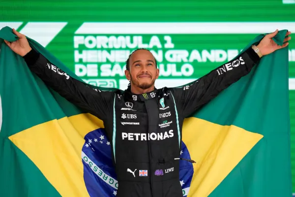 Lewis Hamilton rendirá homenaje a Ayrton Senna en el Gran Premio de Brasil de la Fórmula 1: ¿qué icónico auto usará?